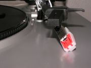 Photo of Ion Audio TTUSB05's detached cartdige and stylus.