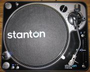 A view of the Stanton T.92 USB turntable from directly above.